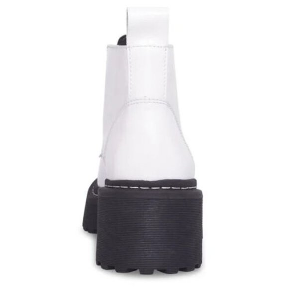 NWB Steve Madden Women's Larkin White Leather Lace up Boot - Multiple Sizes - Picture 5 of 17